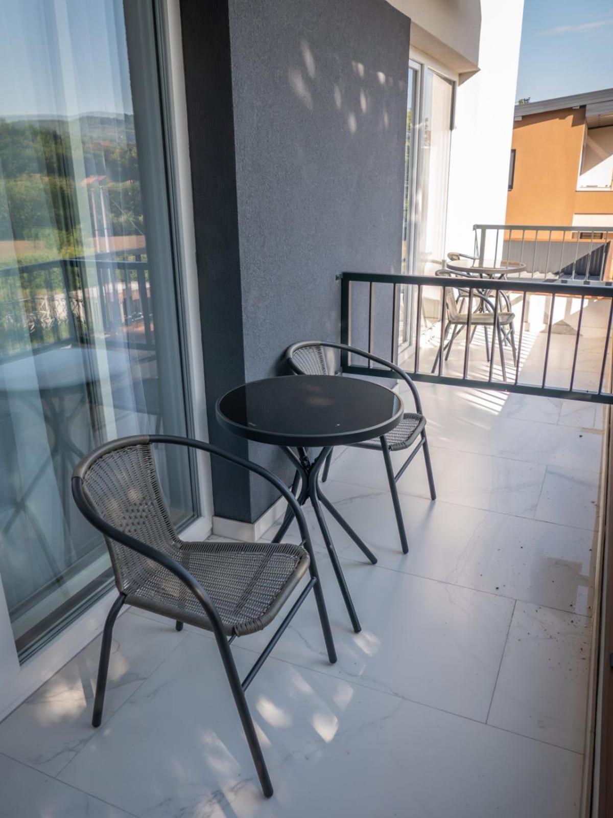 Sunny Corner Apartments Visoko Luaran gambar