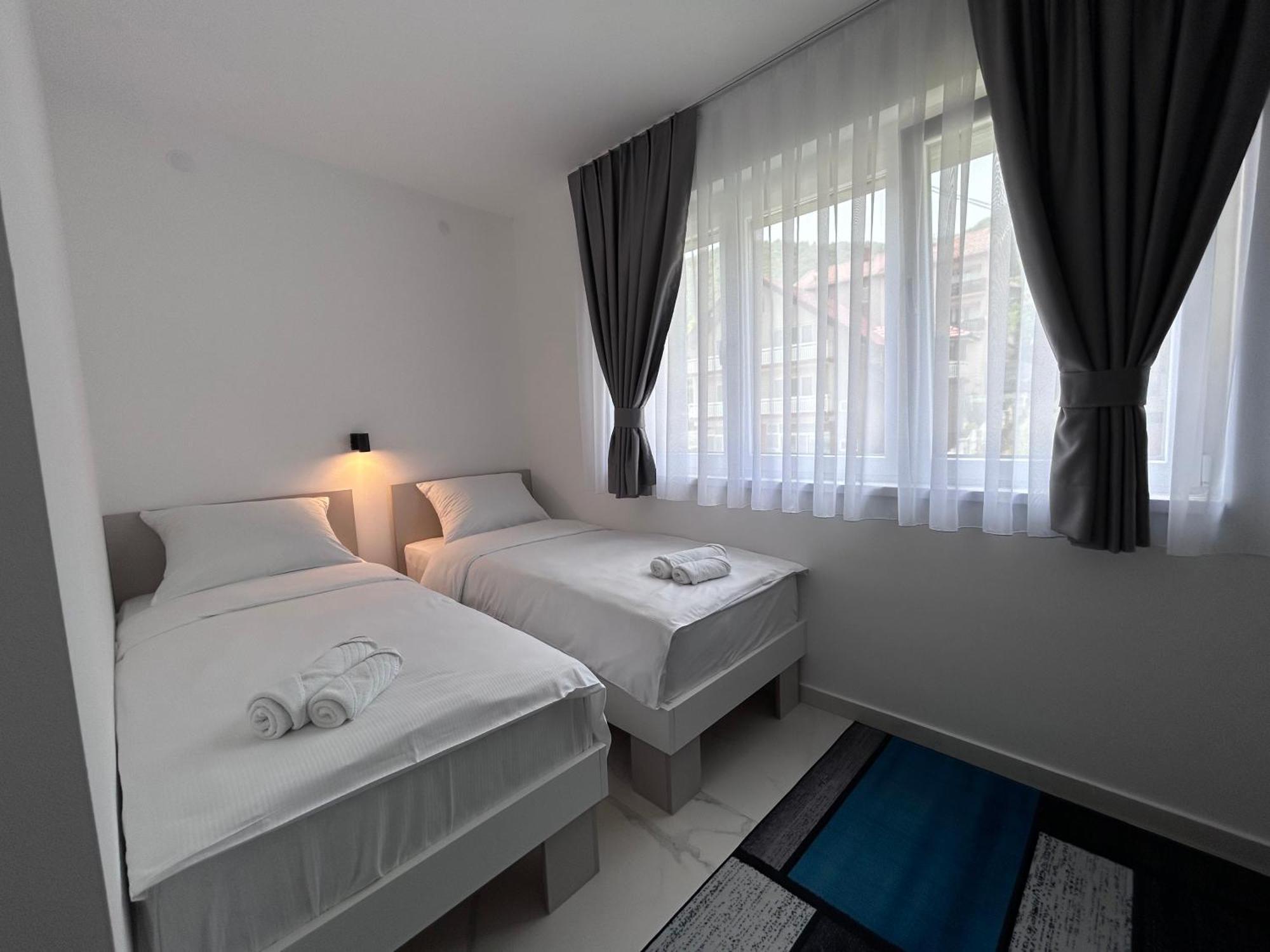 Sunny Corner Apartments Visoko Luaran gambar