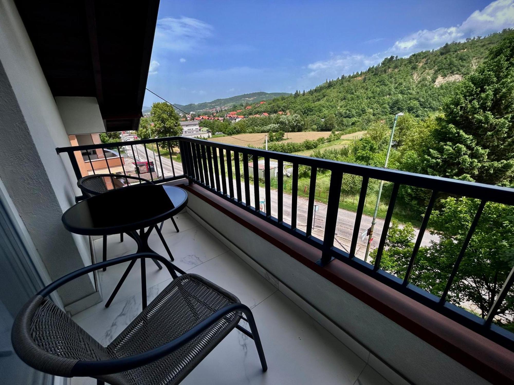 Sunny Corner Apartments Visoko Luaran gambar